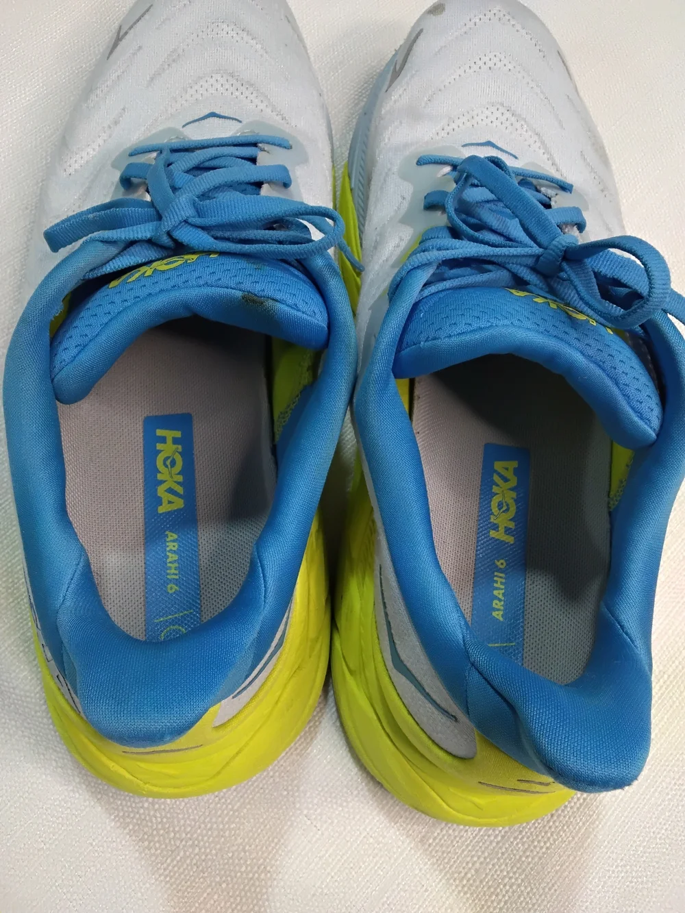 HOKA Arahi 6 Men’s Running Shoes — White & Blue Sz 12 2E.